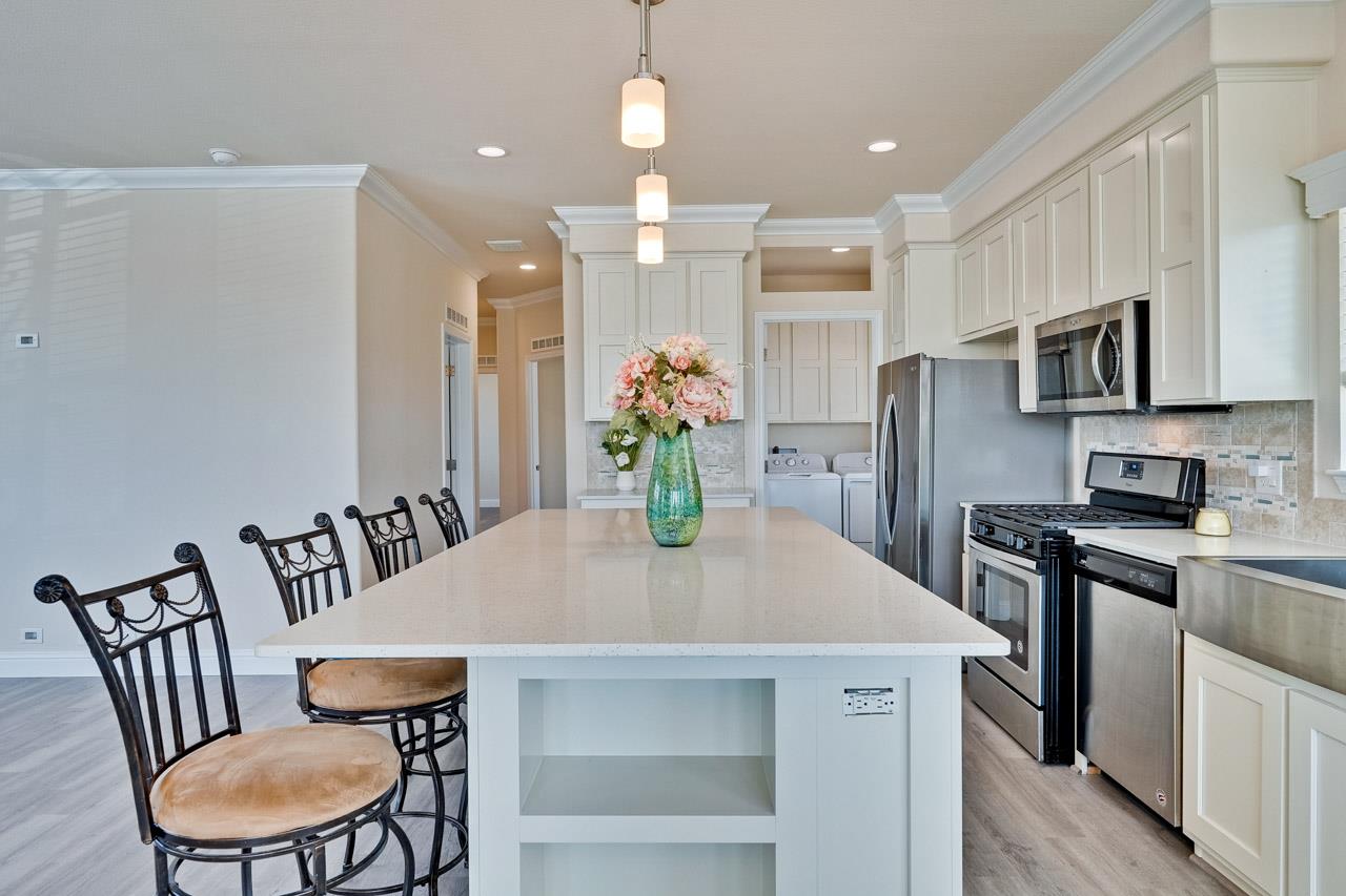 Detail Gallery Image 6 of 36 For 1225 Vienna Dr #150,  Sunnyvale,  CA 94089 - 3 Beds | 2 Baths