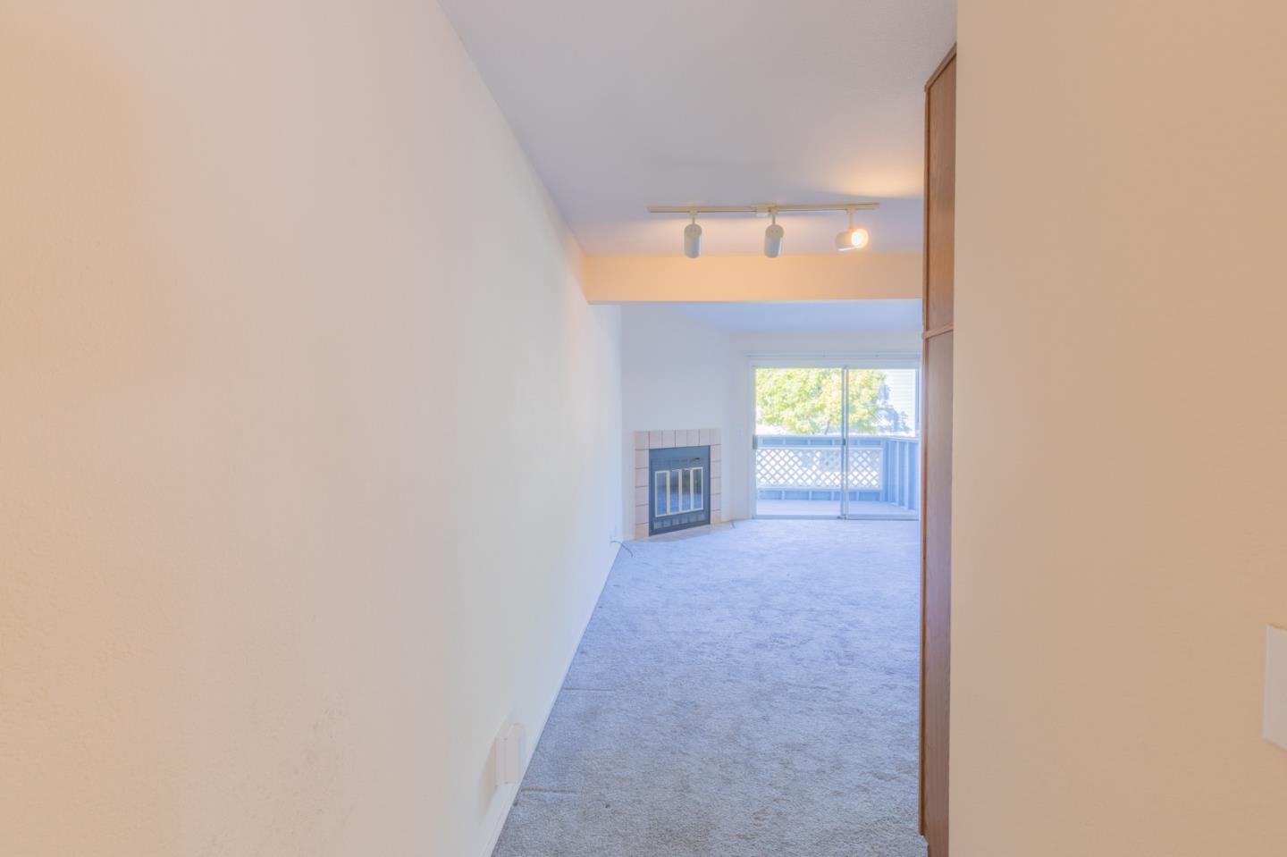 Detail Gallery Image 7 of 23 For 1527 Four Oaks Cir, San Jose,  CA 95131 - 1 Beds | 1 Baths