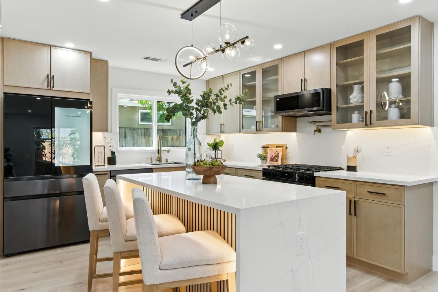 Detail Gallery Image 10 of 32 For 3124 Wessex Way, Redwood City,  CA 94061 - 4 Beds | 4 Baths