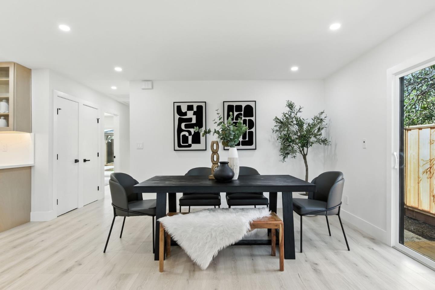 Detail Gallery Image 9 of 32 For 3124 Wessex Way, Redwood City,  CA 94061 - 4 Beds | 4 Baths