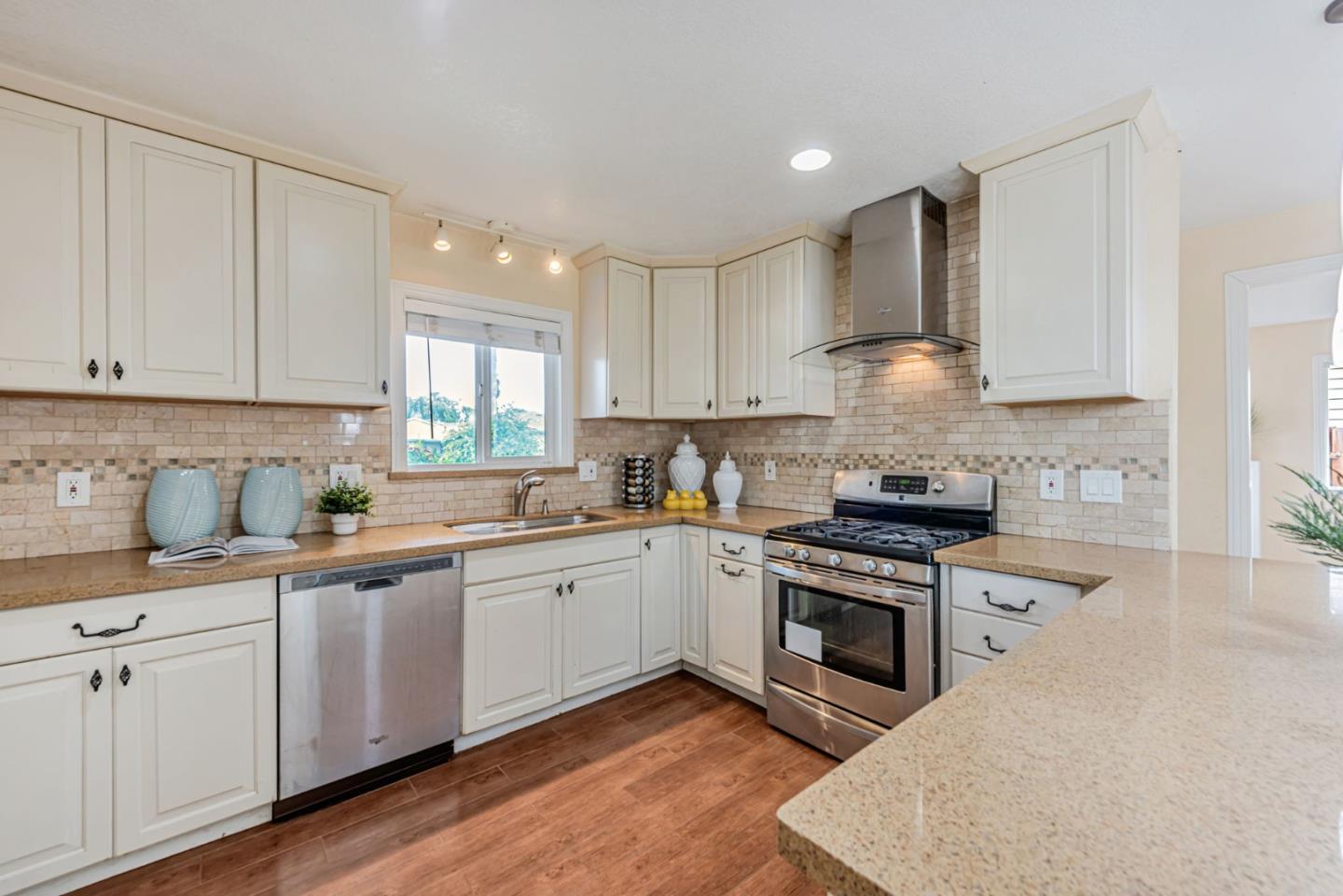 Detail Gallery Image 5 of 22 For 4692 Nelson St, Fremont,  CA 94538 - 3 Beds | 2 Baths
