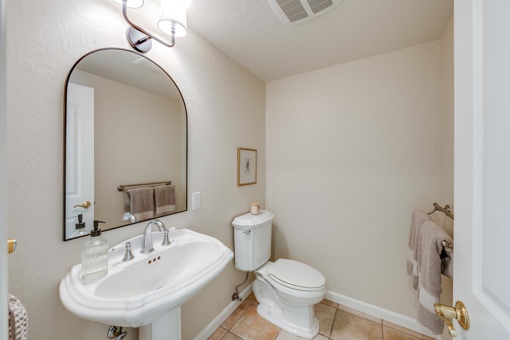 Detail Gallery Image 16 of 45 For 300 Vine Hill Rd, Santa Cruz,  CA 95065 - 4 Beds | 3/1 Baths