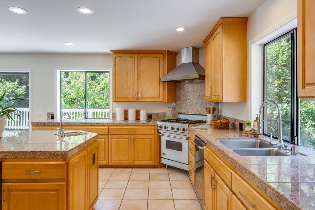 Detail Gallery Image 18 of 45 For 300 Vine Hill Rd, Santa Cruz,  CA 95065 - 4 Beds | 3/1 Baths