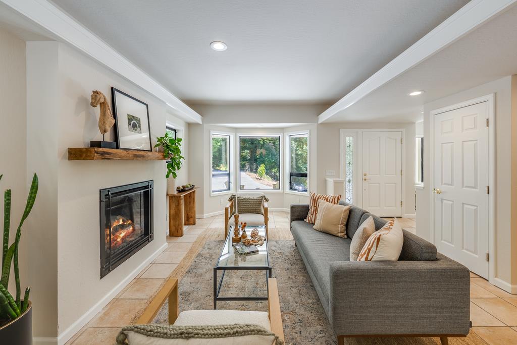 Detail Gallery Image 9 of 45 For 300 Vine Hill Rd, Santa Cruz,  CA 95065 - 4 Beds | 3/1 Baths