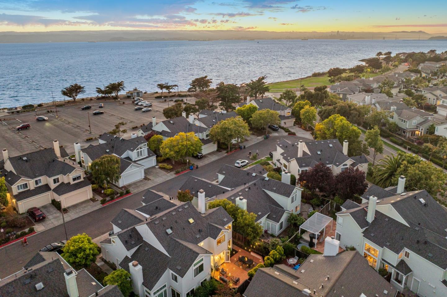Detail Gallery Image 5 of 75 For 445 Mcdonnel Rd, Alameda,  CA 94502 - 3 Beds | 2/1 Baths