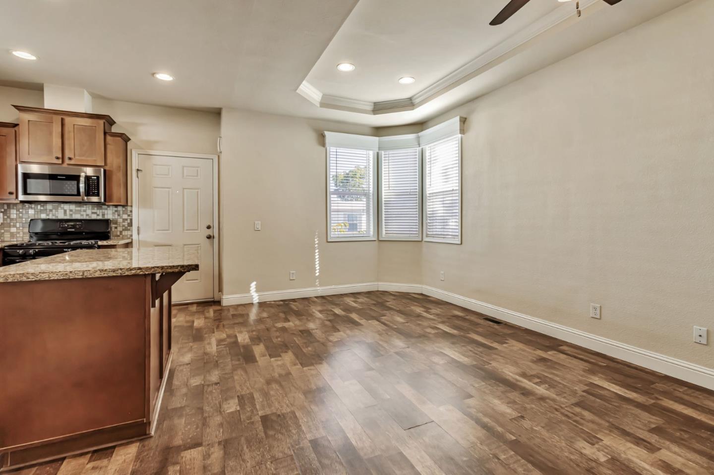 Detail Gallery Image 12 of 33 For 440 Moffet Blvd #127,  Mountain View,  CA 94043 - 3 Beds | 2 Baths