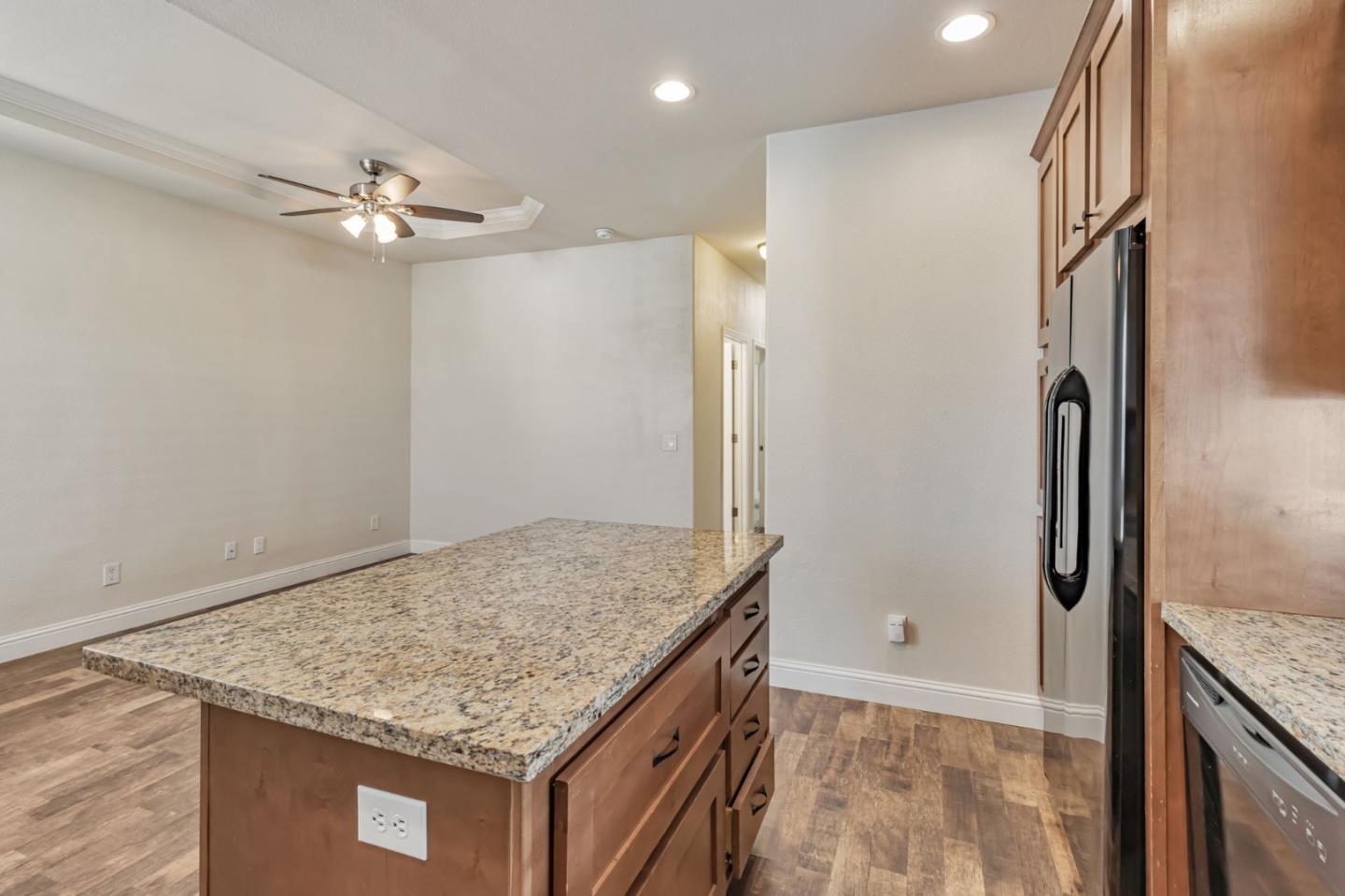 Detail Gallery Image 16 of 33 For 440 Moffet Blvd #127,  Mountain View,  CA 94043 - 3 Beds | 2 Baths