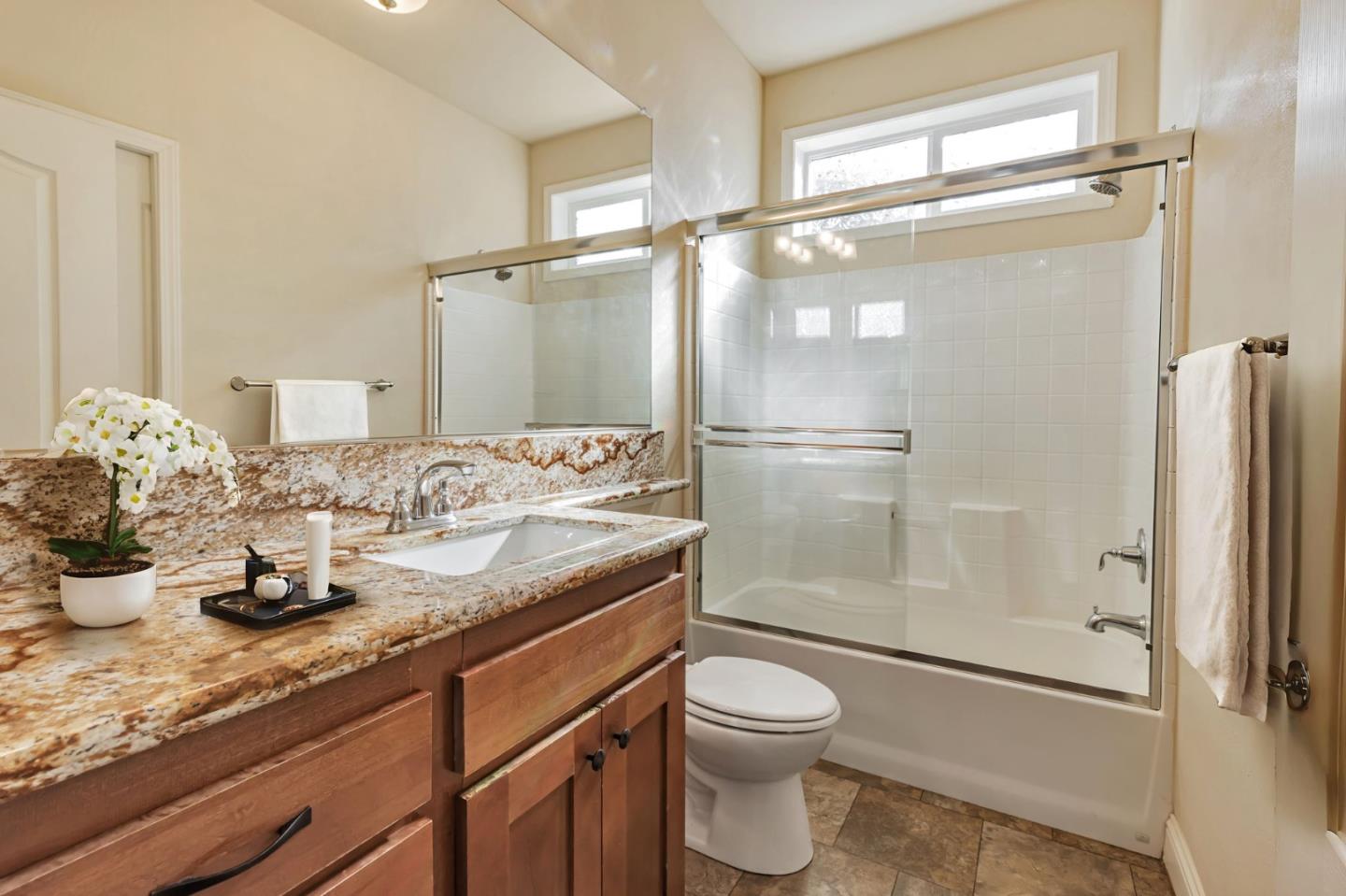 Detail Gallery Image 18 of 33 For 440 Moffet Blvd #127,  Mountain View,  CA 94043 - 3 Beds | 2 Baths