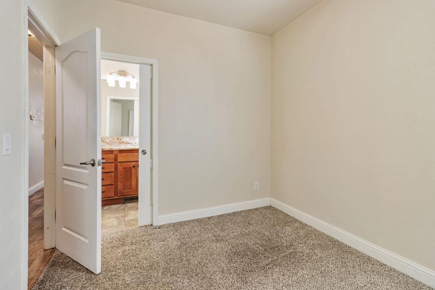 Detail Gallery Image 25 of 33 For 440 Moffet Blvd #127,  Mountain View,  CA 94043 - 3 Beds | 2 Baths