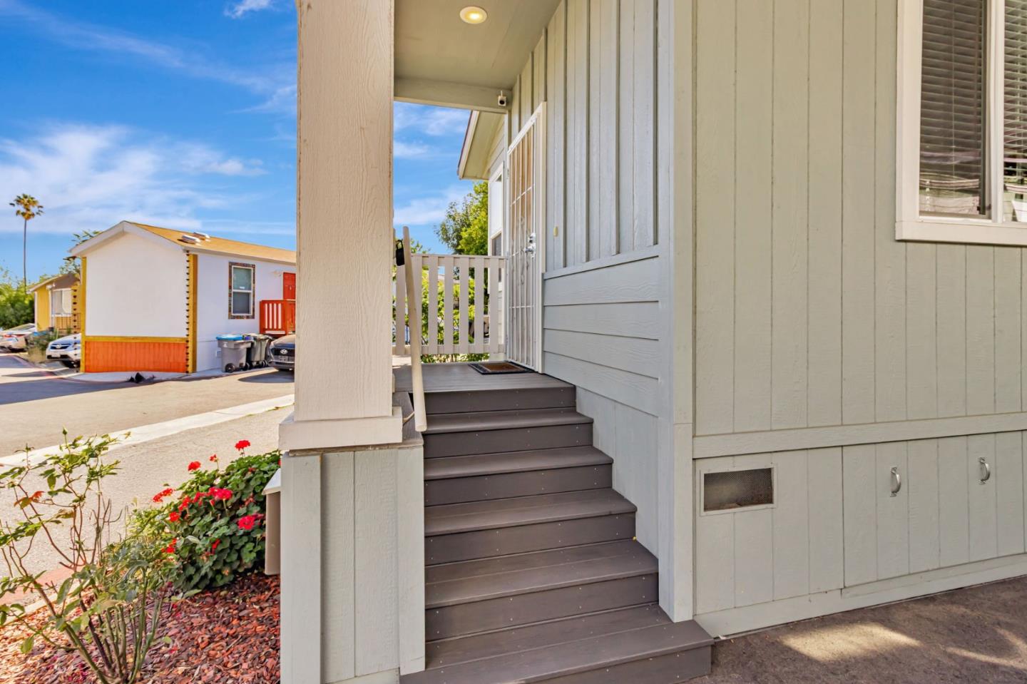 Detail Gallery Image 3 of 33 For 440 Moffet Blvd #127,  Mountain View,  CA 94043 - 3 Beds | 2 Baths