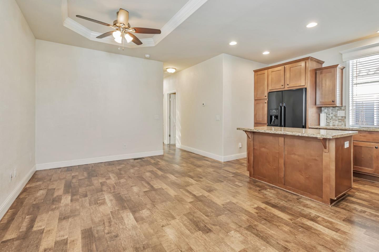 Detail Gallery Image 7 of 33 For 440 Moffet Blvd #127,  Mountain View,  CA 94043 - 3 Beds | 2 Baths