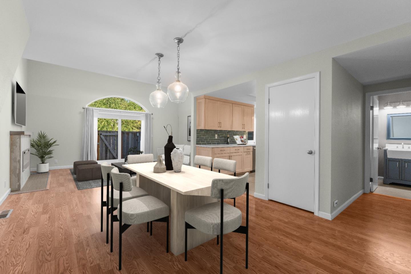 Detail Gallery Image 4 of 34 For 118 Stoney Creek Rd, Santa Cruz,  CA 95060 - 3 Beds | 2/1 Baths