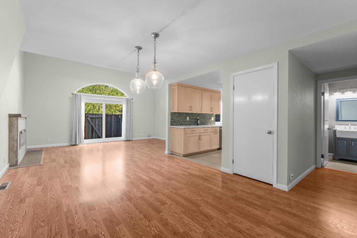Detail Gallery Image 5 of 34 For 118 Stoney Creek Rd, Santa Cruz,  CA 95060 - 3 Beds | 2/1 Baths
