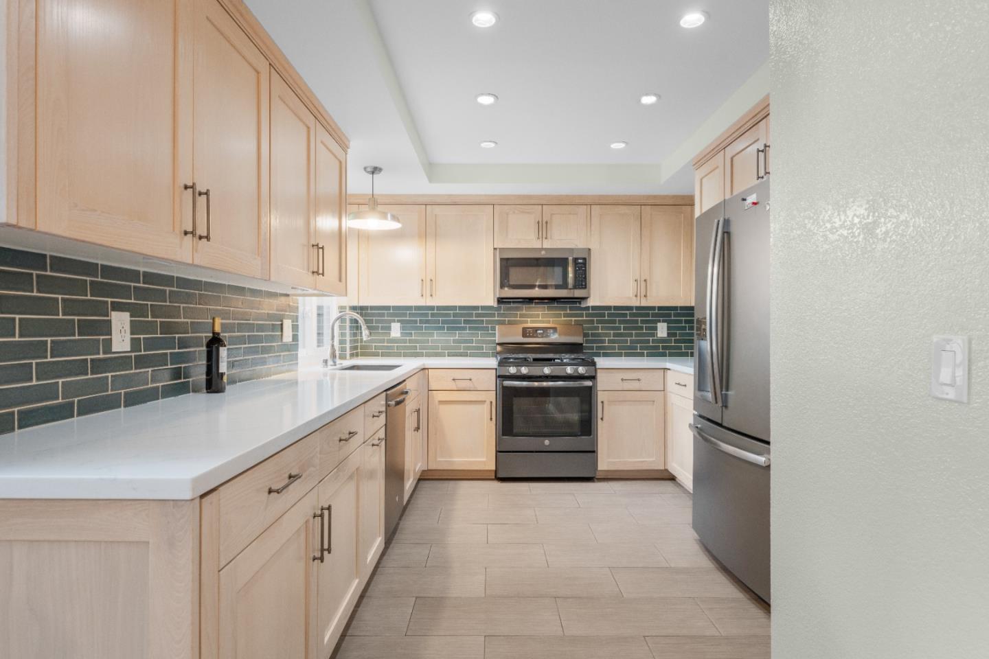 Detail Gallery Image 6 of 34 For 118 Stoney Creek Rd, Santa Cruz,  CA 95060 - 3 Beds | 2/1 Baths