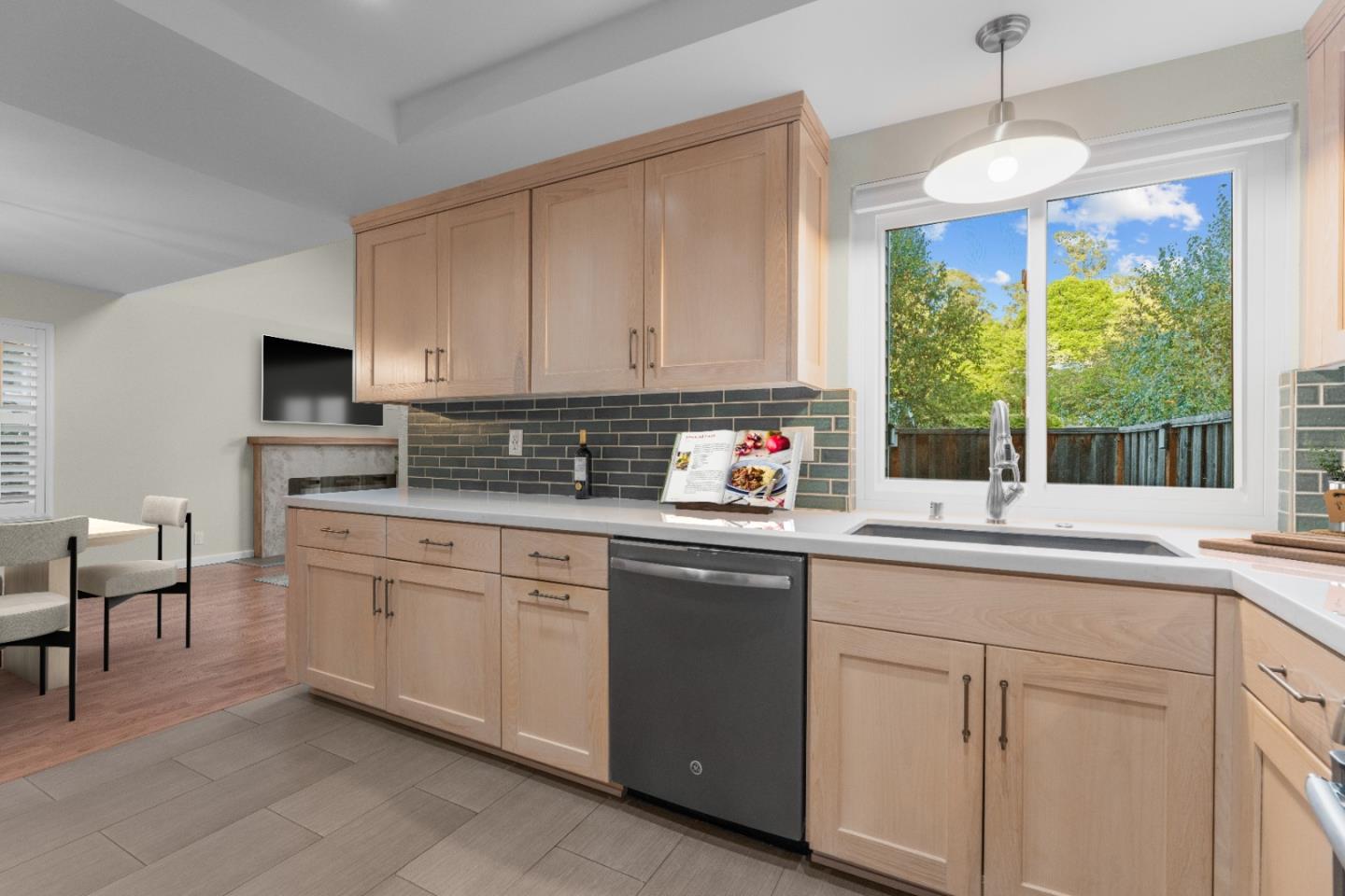 Detail Gallery Image 8 of 34 For 118 Stoney Creek Rd, Santa Cruz,  CA 95060 - 3 Beds | 2/1 Baths