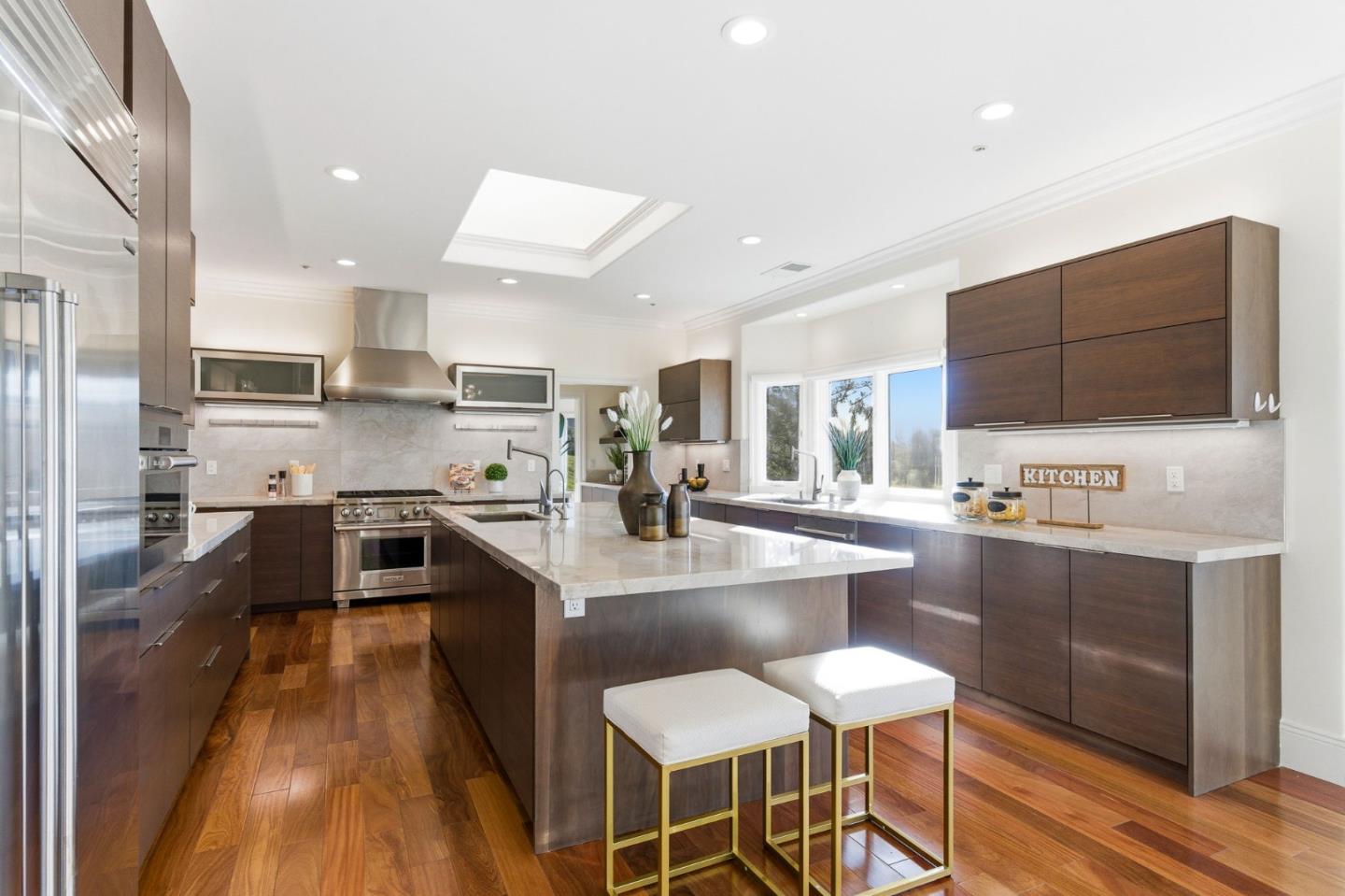 Detail Gallery Image 16 of 70 For 15955 Cerro Vista Ct, Los Gatos,  CA 95032 - 4 Beds | 3/1 Baths