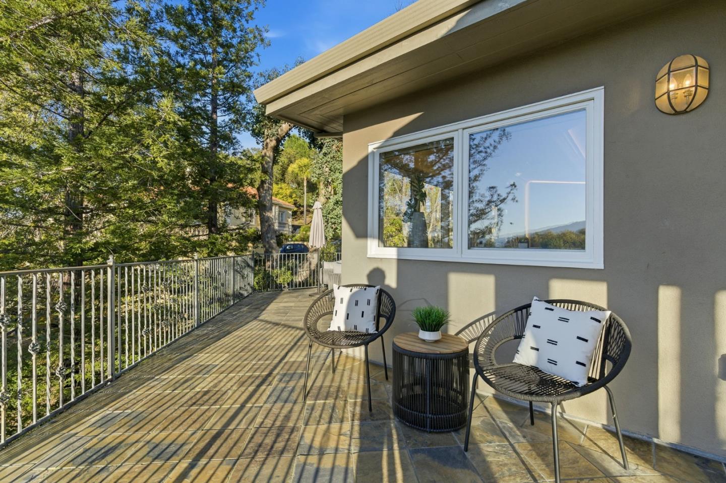 Detail Gallery Image 31 of 70 For 15955 Cerro Vista Ct, Los Gatos,  CA 95032 - 4 Beds | 3/1 Baths