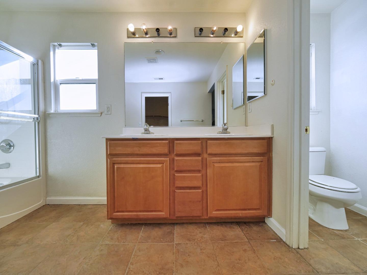 Detail Gallery Image 11 of 18 For 5813 Fred Russo Dr, Stockton,  CA 95212 - 4 Beds | 2/1 Baths