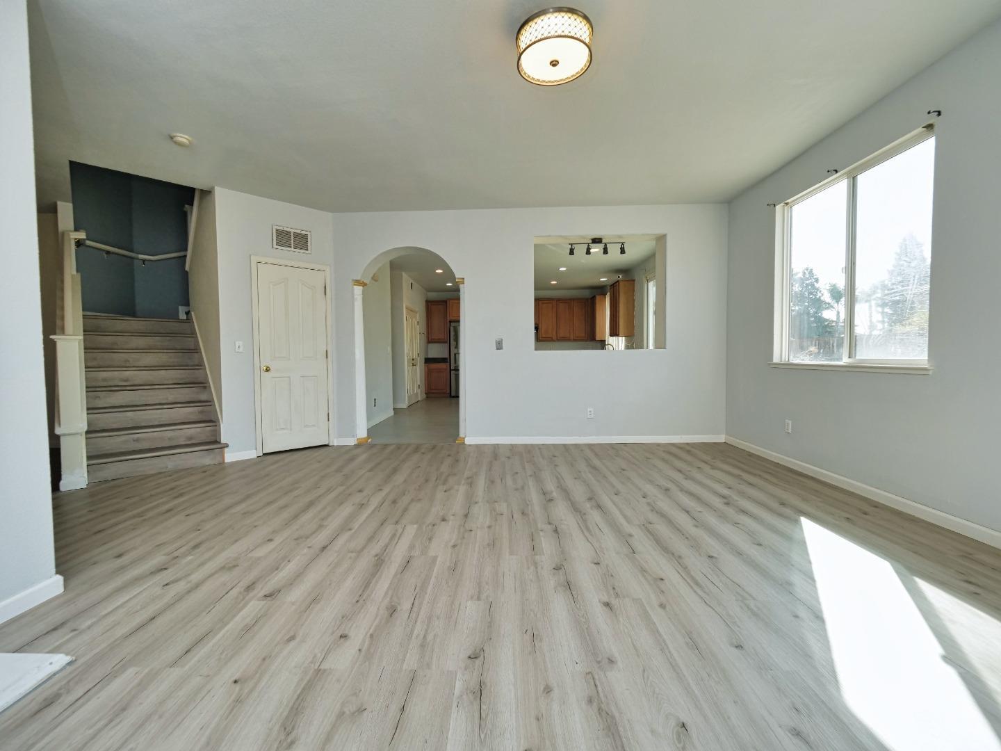 Detail Gallery Image 4 of 18 For 5813 Fred Russo Dr, Stockton,  CA 95212 - 4 Beds | 2/1 Baths