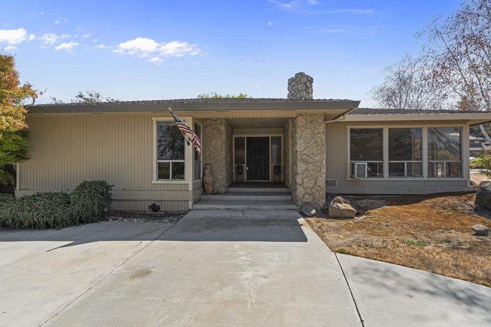 Detail Gallery Image 10 of 55 For 15 Carol Anns Ct, Hollister,  CA 95023 - 4 Beds | 2/1 Baths
