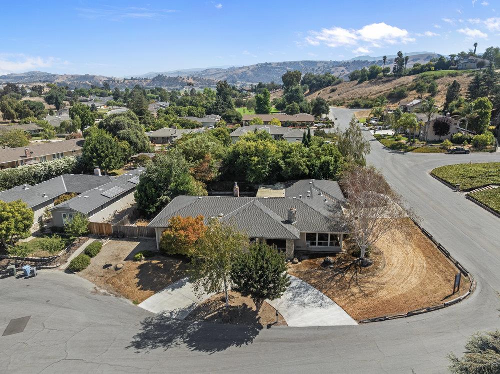 Detail Gallery Image 2 of 55 For 15 Carol Anns Ct, Hollister,  CA 95023 - 4 Beds | 2/1 Baths