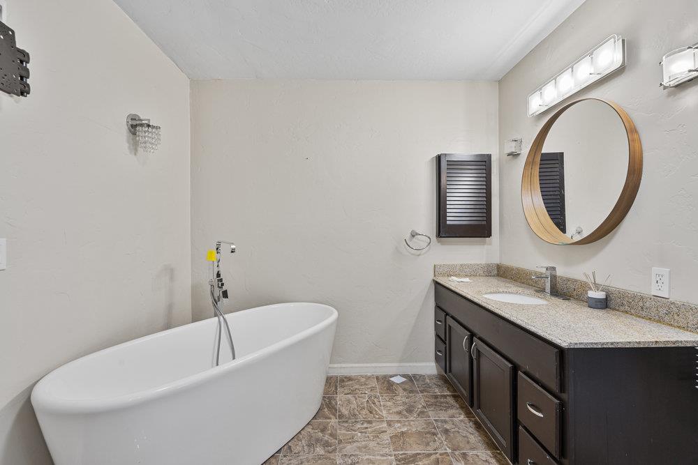 Detail Gallery Image 34 of 55 For 15 Carol Anns Ct, Hollister,  CA 95023 - 4 Beds | 2/1 Baths