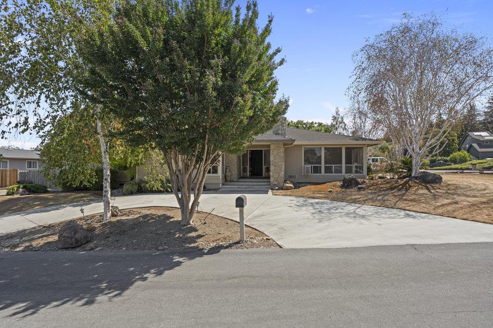 Detail Gallery Image 4 of 55 For 15 Carol Anns Ct, Hollister,  CA 95023 - 4 Beds | 2/1 Baths