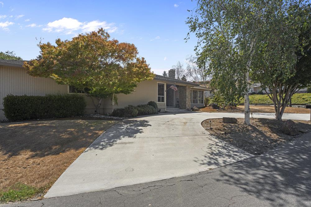 Detail Gallery Image 5 of 55 For 15 Carol Anns Ct, Hollister,  CA 95023 - 4 Beds | 2/1 Baths
