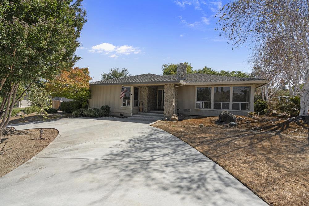 Detail Gallery Image 8 of 55 For 15 Carol Anns Ct, Hollister,  CA 95023 - 4 Beds | 2/1 Baths