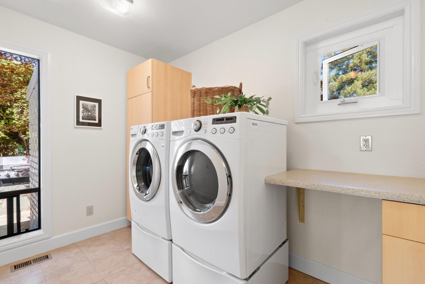 Detail Gallery Image 24 of 136 For 7919 Empire Grade, Santa Cruz,  CA 95060 - 7 Beds | 6/2 Baths