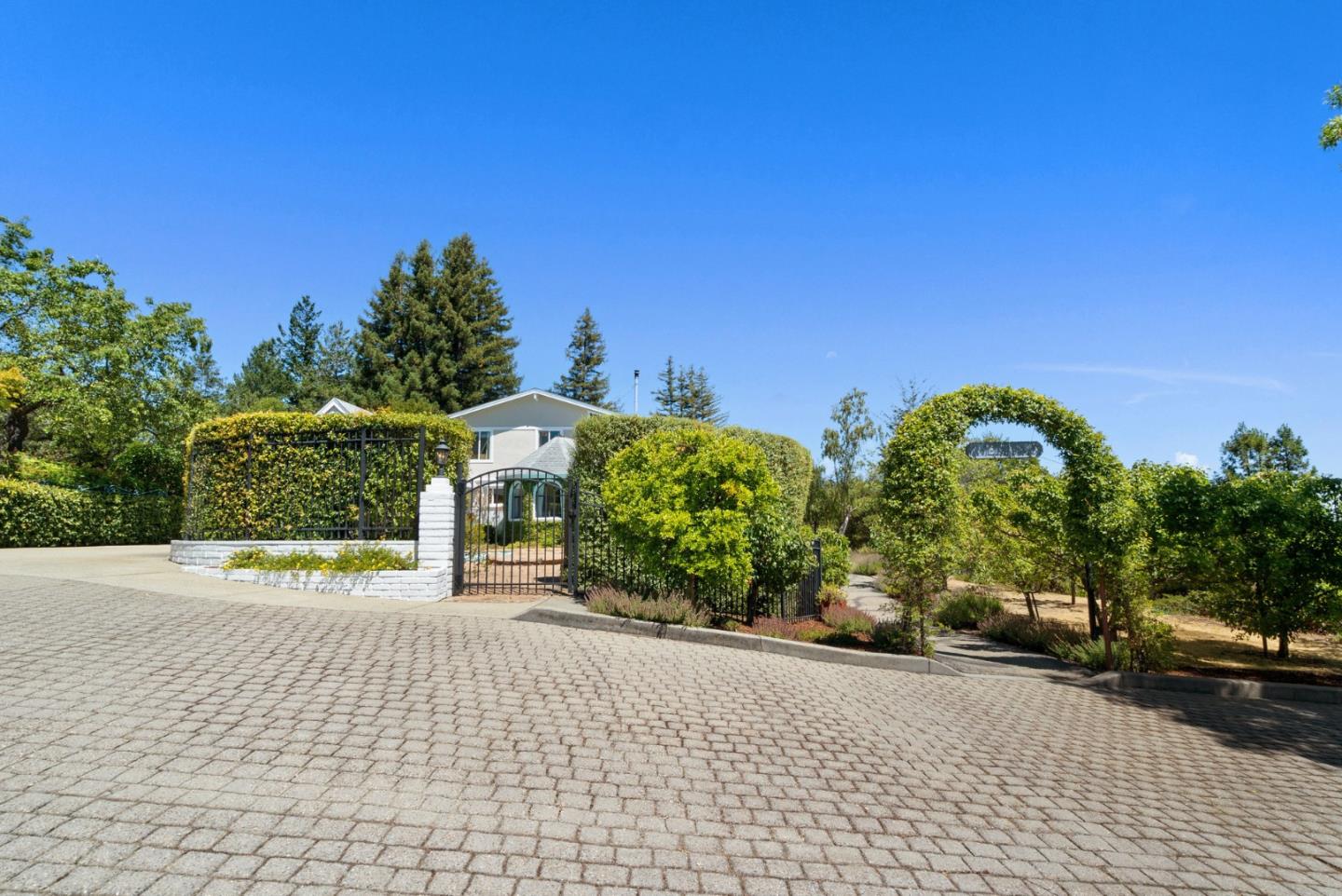 Detail Gallery Image 69 of 136 For 7919 Empire Grade, Santa Cruz,  CA 95060 - 7 Beds | 6/2 Baths