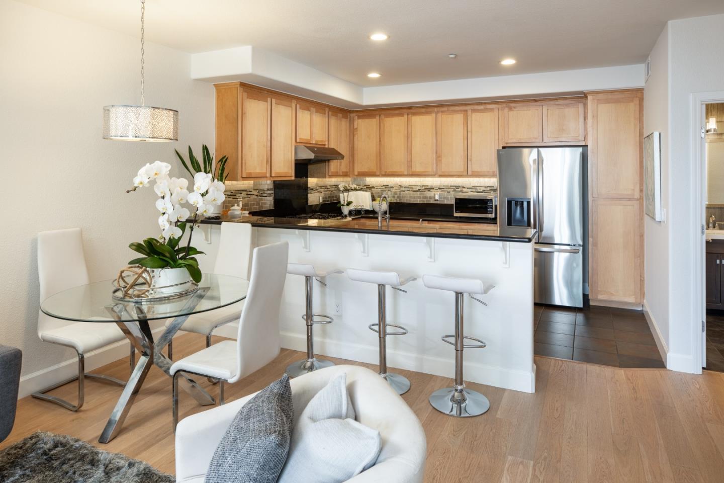 Detail Gallery Image 2 of 31 For 1788 Camino Leonor, San Jose,  CA 95131 - 1 Beds | 1/1 Baths