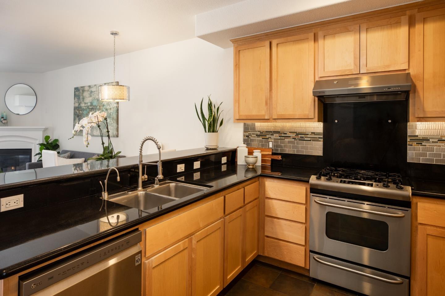 Detail Gallery Image 6 of 31 For 1788 Camino Leonor, San Jose,  CA 95131 - 1 Beds | 1/1 Baths