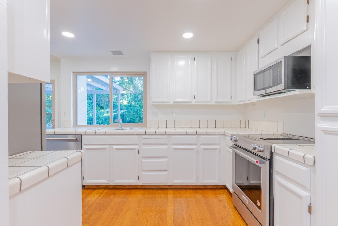 Detail Gallery Image 11 of 53 For 6 Havenridge Ct, San Mateo,  CA 94402 - 3 Beds | 2/1 Baths
