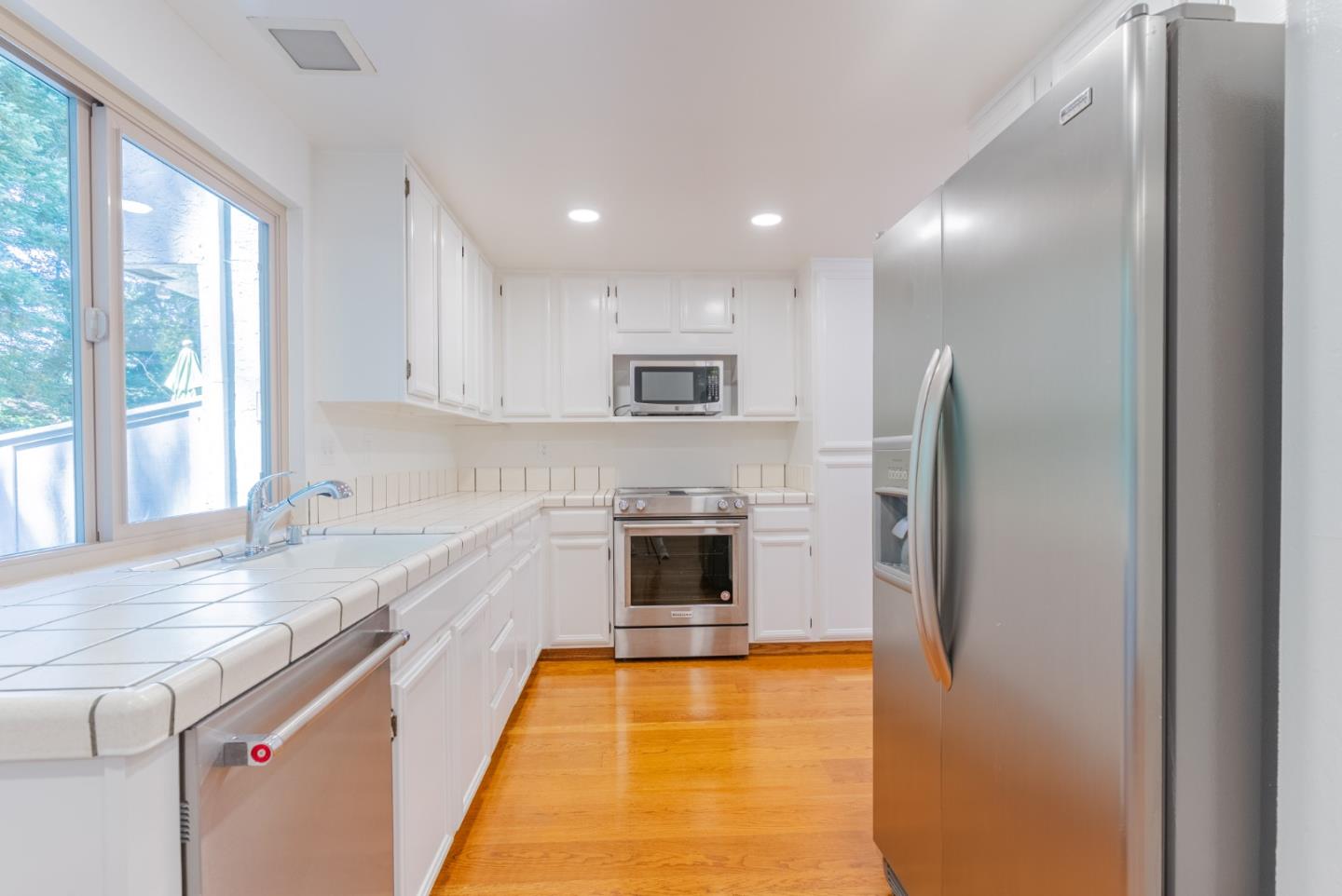 Detail Gallery Image 12 of 53 For 6 Havenridge Ct, San Mateo,  CA 94402 - 3 Beds | 2/1 Baths