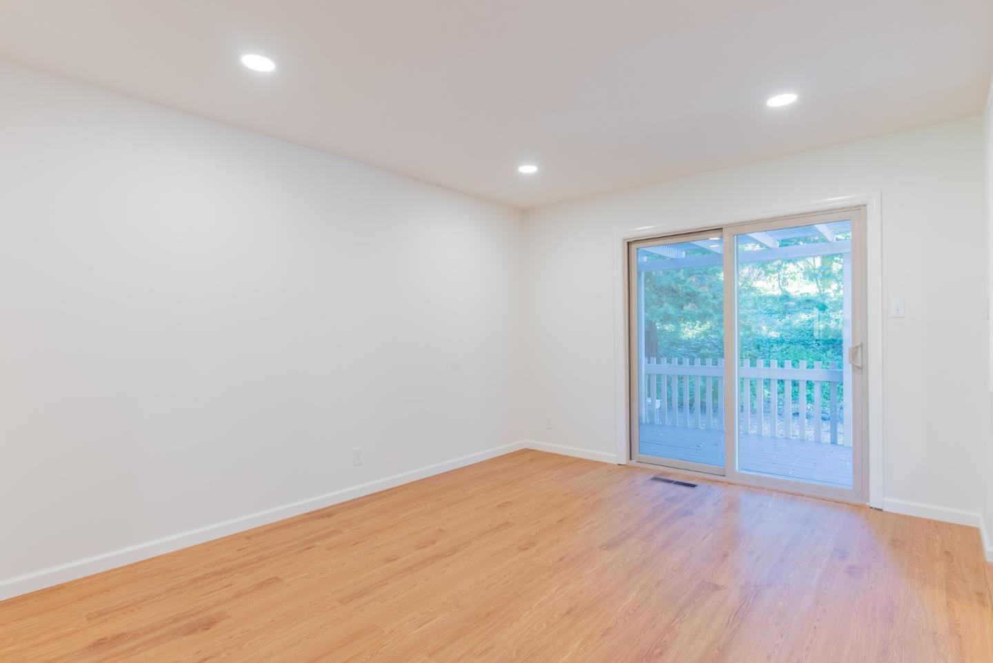 Detail Gallery Image 14 of 53 For 6 Havenridge Ct, San Mateo,  CA 94402 - 3 Beds | 2/1 Baths