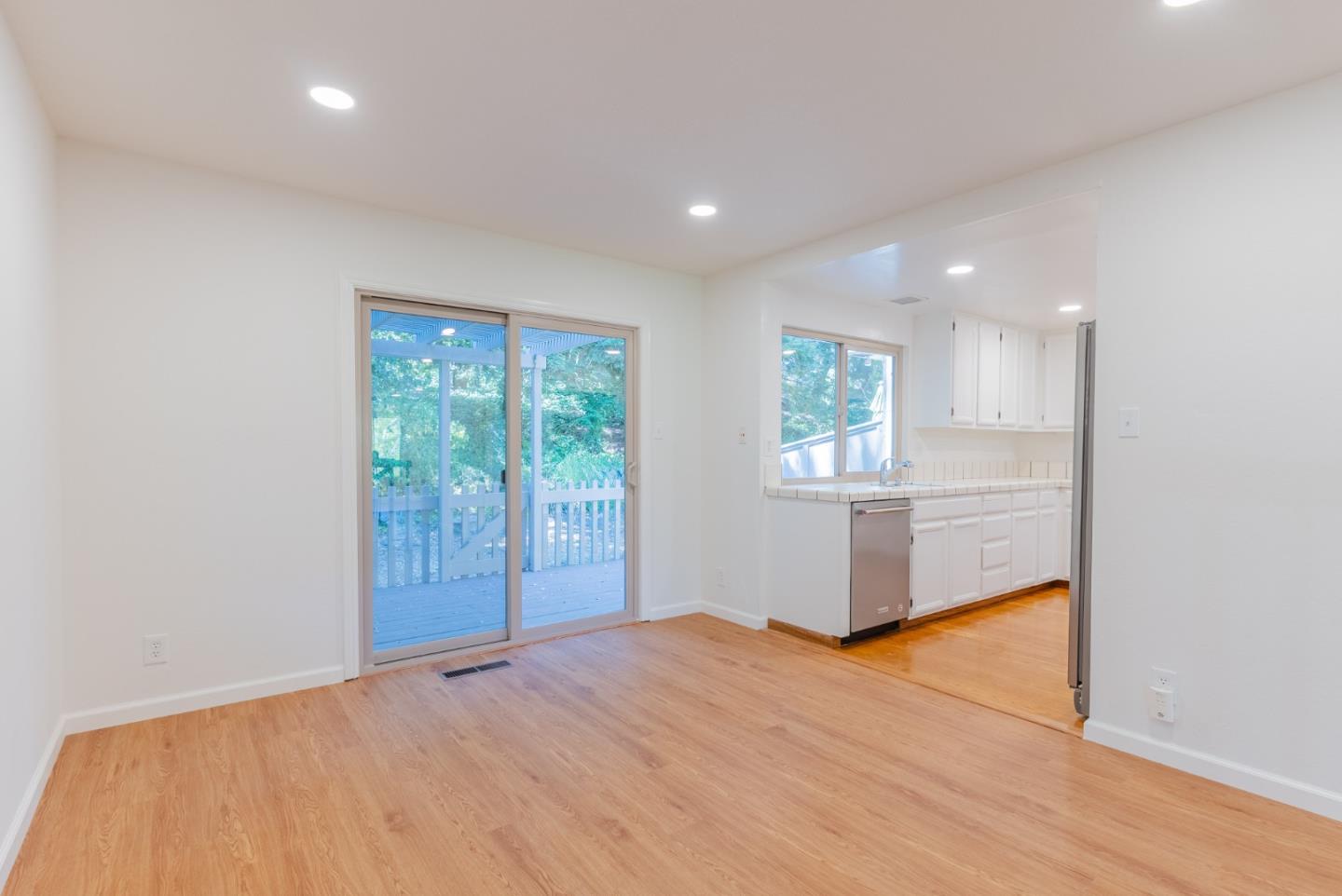 Detail Gallery Image 16 of 53 For 6 Havenridge Ct, San Mateo,  CA 94402 - 3 Beds | 2/1 Baths