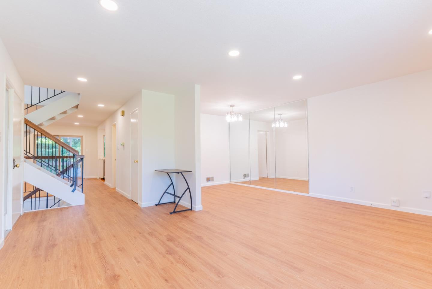 Detail Gallery Image 3 of 53 For 6 Havenridge Ct, San Mateo,  CA 94402 - 3 Beds | 2/1 Baths