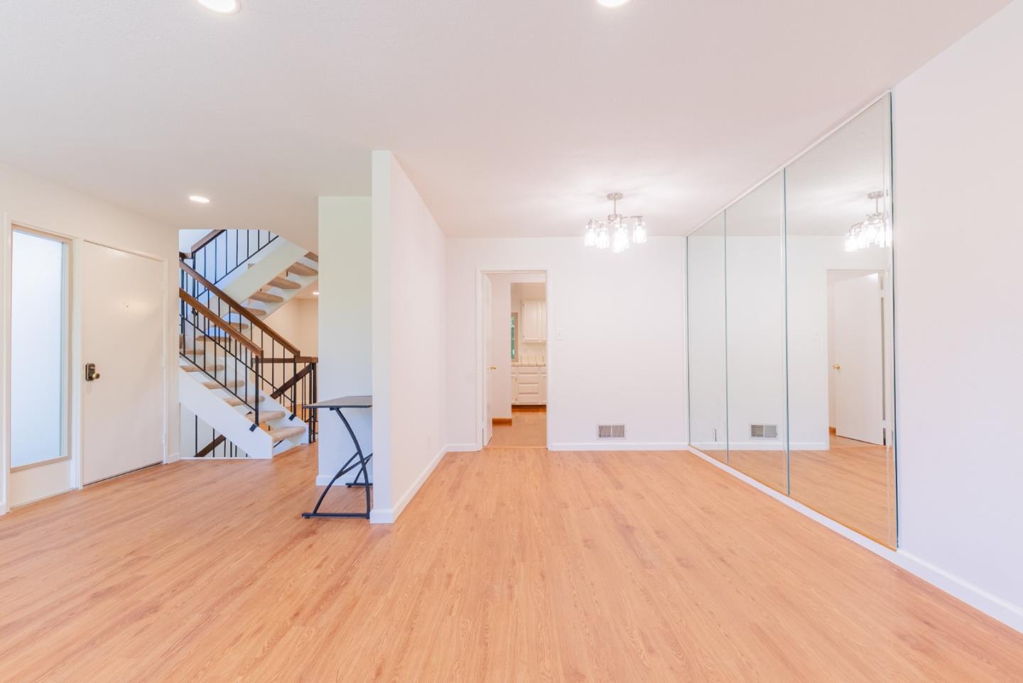 Detail Gallery Image 5 of 53 For 6 Havenridge Ct, San Mateo,  CA 94402 - 3 Beds | 2/1 Baths