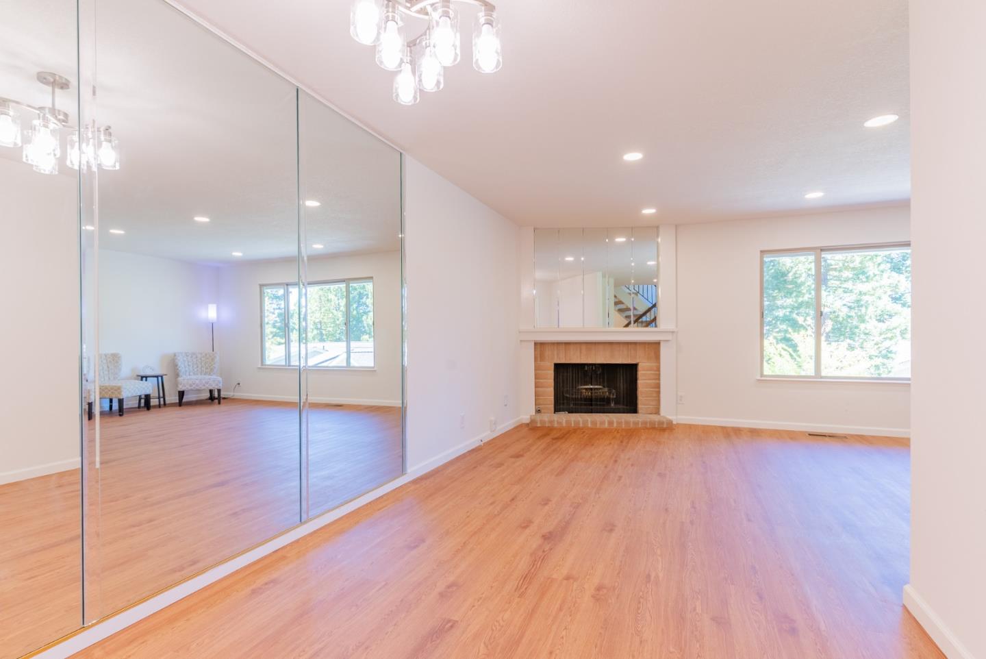 Detail Gallery Image 8 of 53 For 6 Havenridge Ct, San Mateo,  CA 94402 - 3 Beds | 2/1 Baths