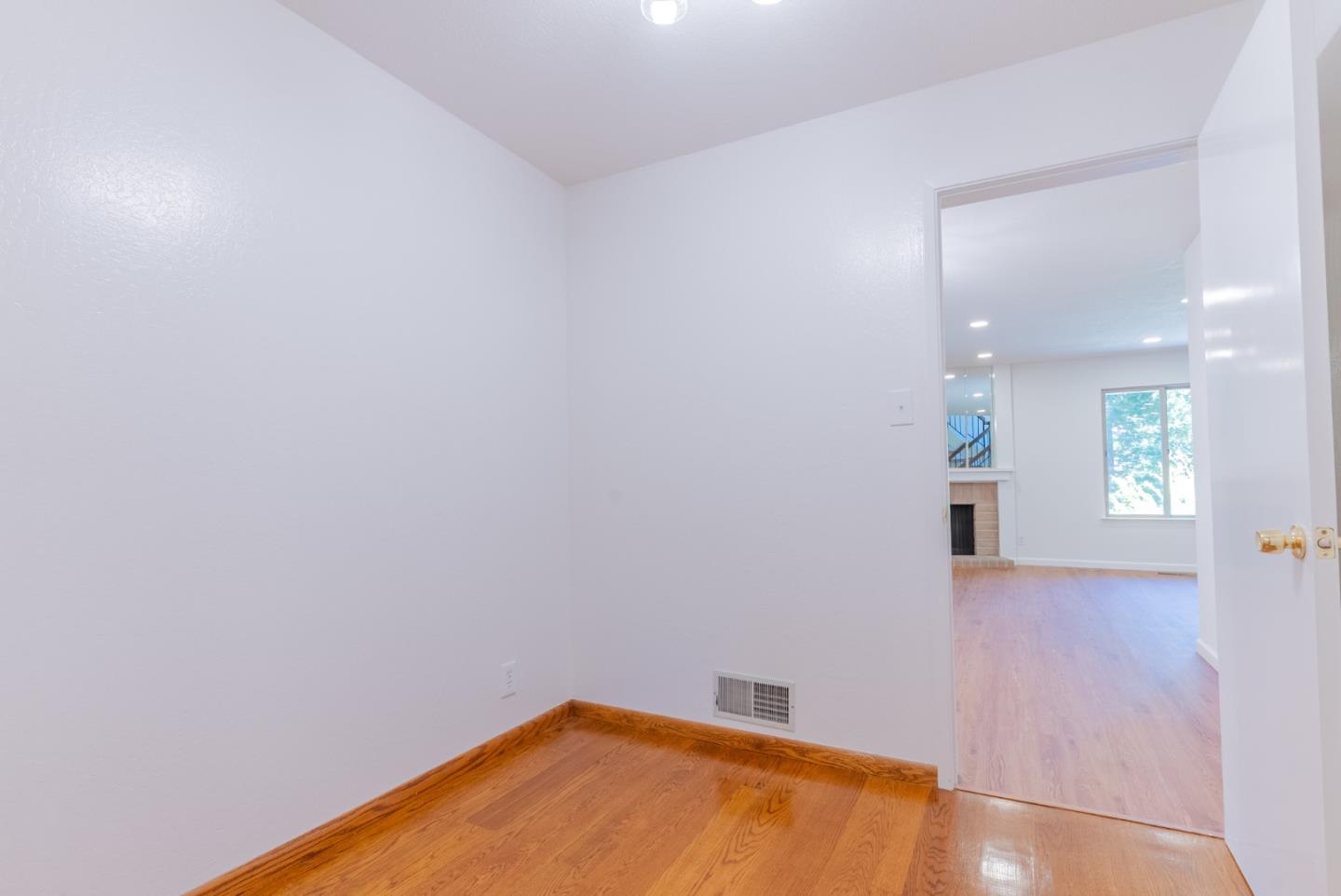 Detail Gallery Image 9 of 53 For 6 Havenridge Ct, San Mateo,  CA 94402 - 3 Beds | 2/1 Baths