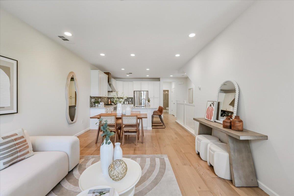 Detail Gallery Image 14 of 85 For 392 Charles Morris Ter, Sunnyvale,  CA 94085 - 4 Beds | 3 Baths