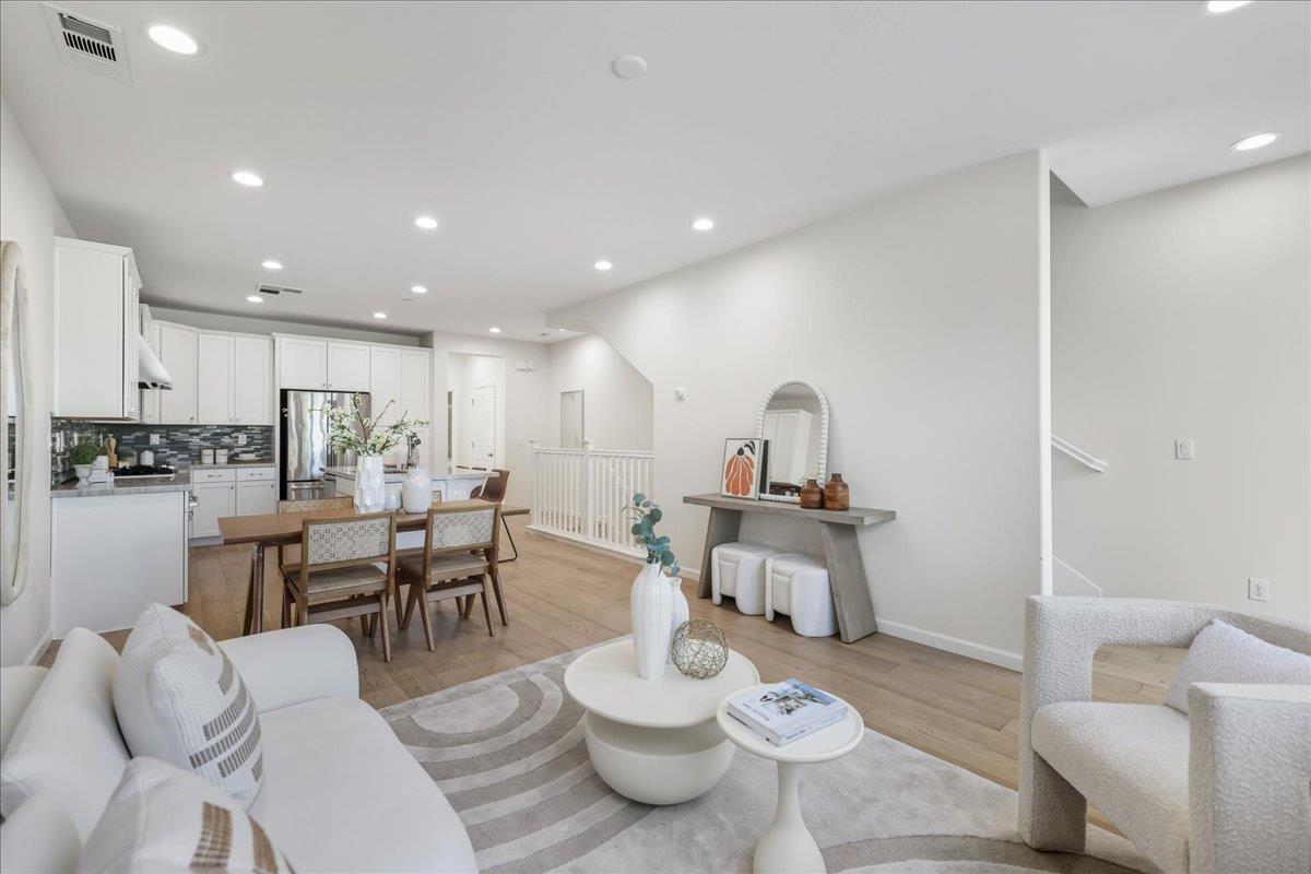 Detail Gallery Image 15 of 85 For 392 Charles Morris Ter, Sunnyvale,  CA 94085 - 4 Beds | 3 Baths