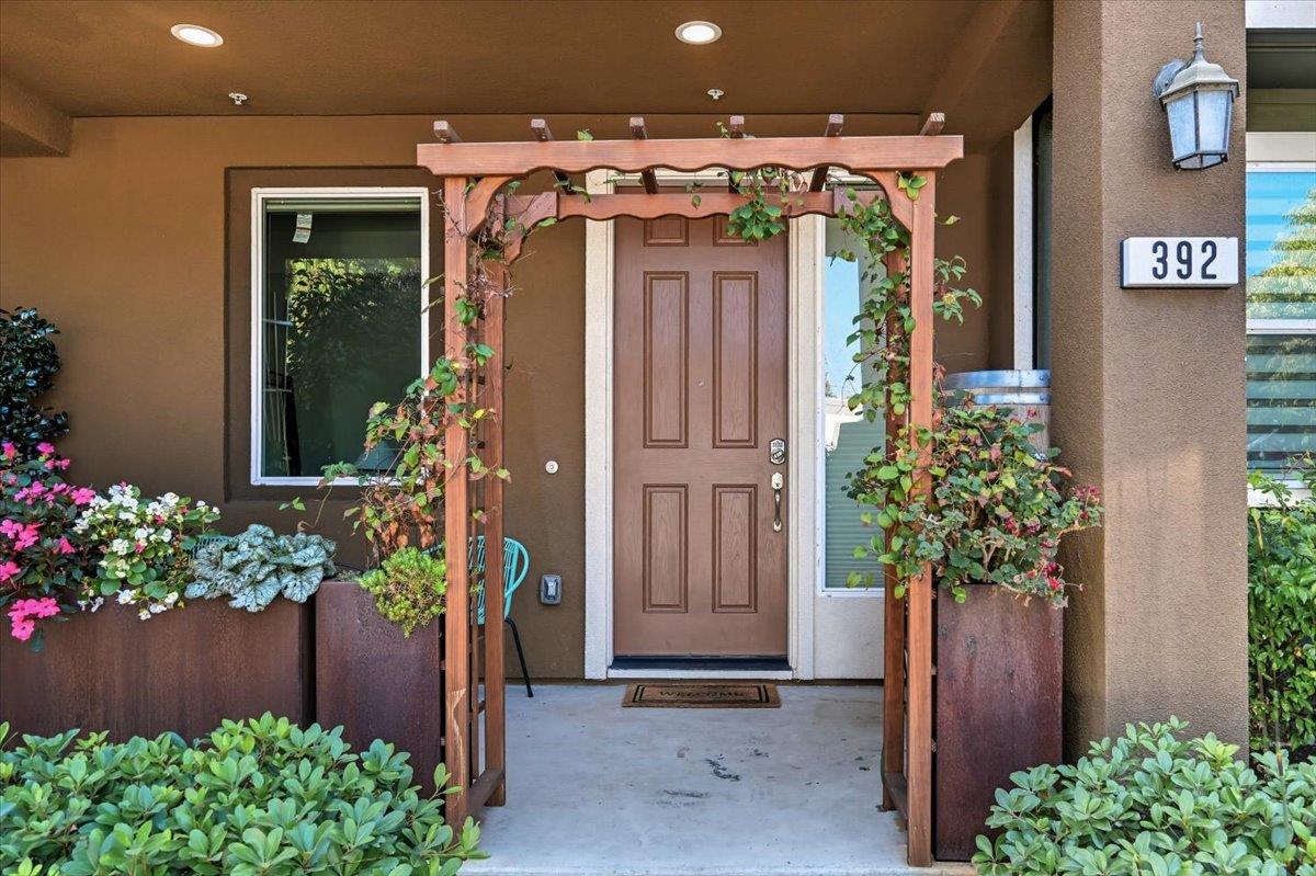 Detail Gallery Image 3 of 85 For 392 Charles Morris Ter, Sunnyvale,  CA 94085 - 4 Beds | 3 Baths