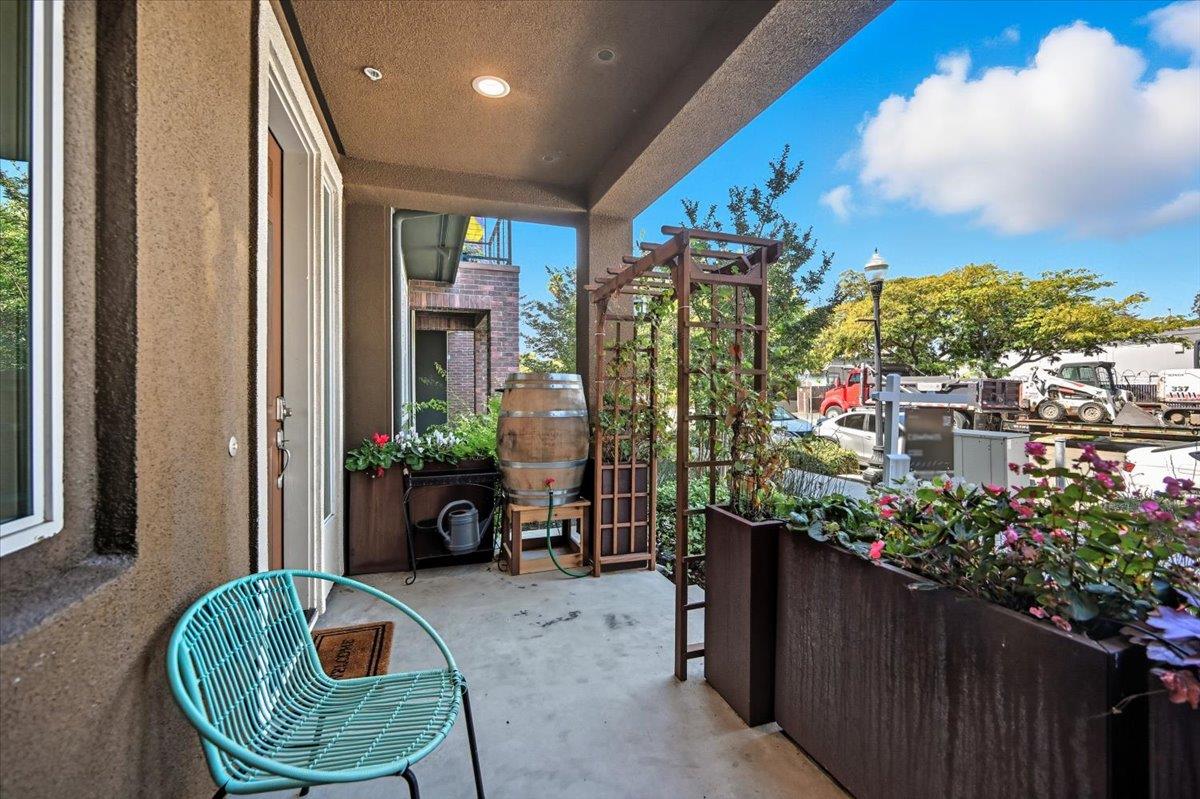 Detail Gallery Image 4 of 85 For 392 Charles Morris Ter, Sunnyvale,  CA 94085 - 4 Beds | 3 Baths