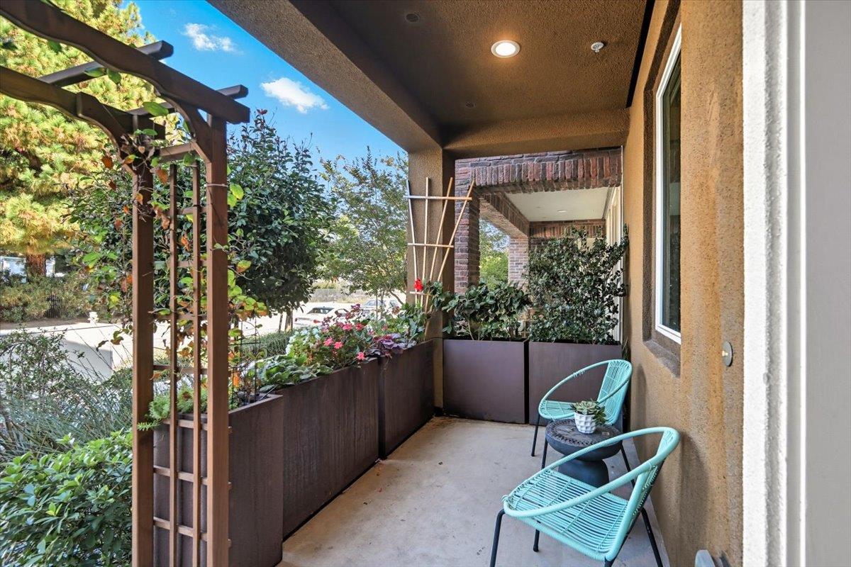 Detail Gallery Image 5 of 85 For 392 Charles Morris Ter, Sunnyvale,  CA 94085 - 4 Beds | 3 Baths