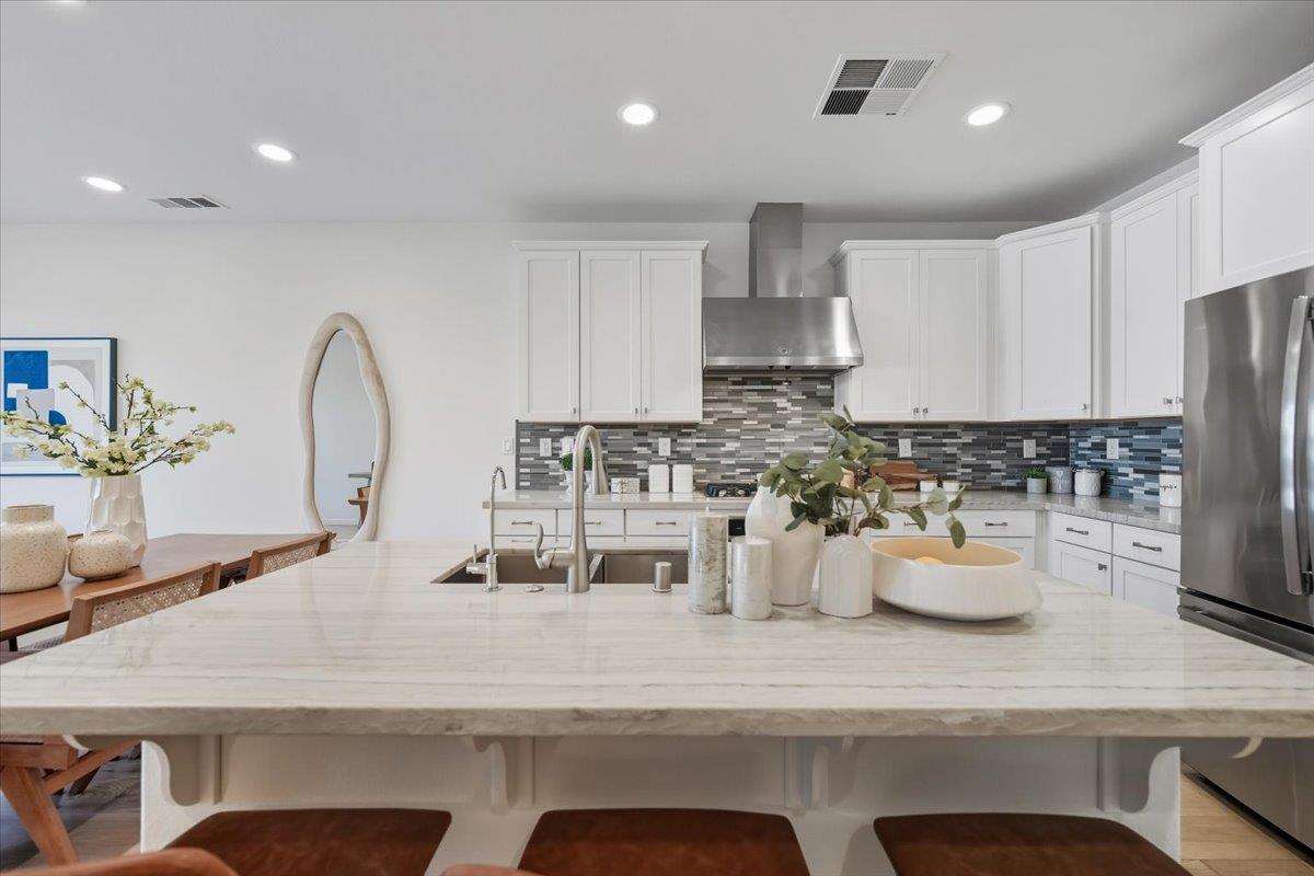 Detail Gallery Image 6 of 85 For 392 Charles Morris Ter, Sunnyvale,  CA 94085 - 4 Beds | 3 Baths