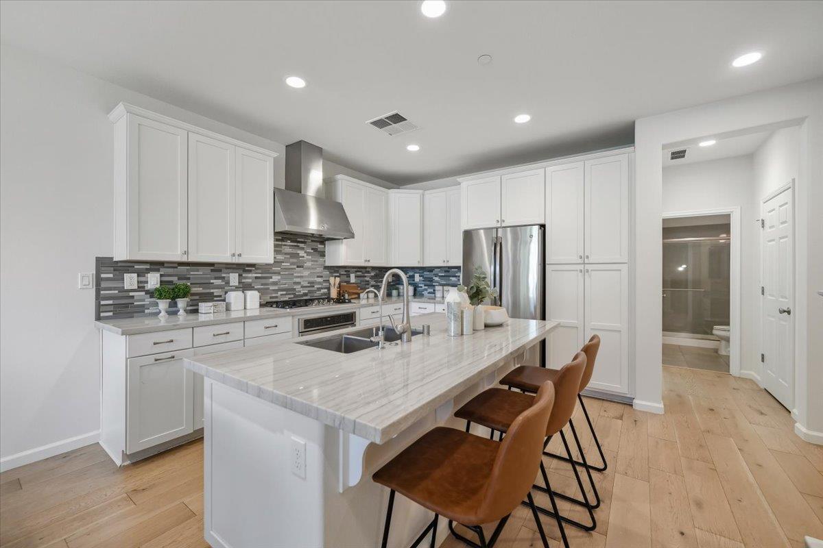 Detail Gallery Image 7 of 85 For 392 Charles Morris Ter, Sunnyvale,  CA 94085 - 4 Beds | 3 Baths