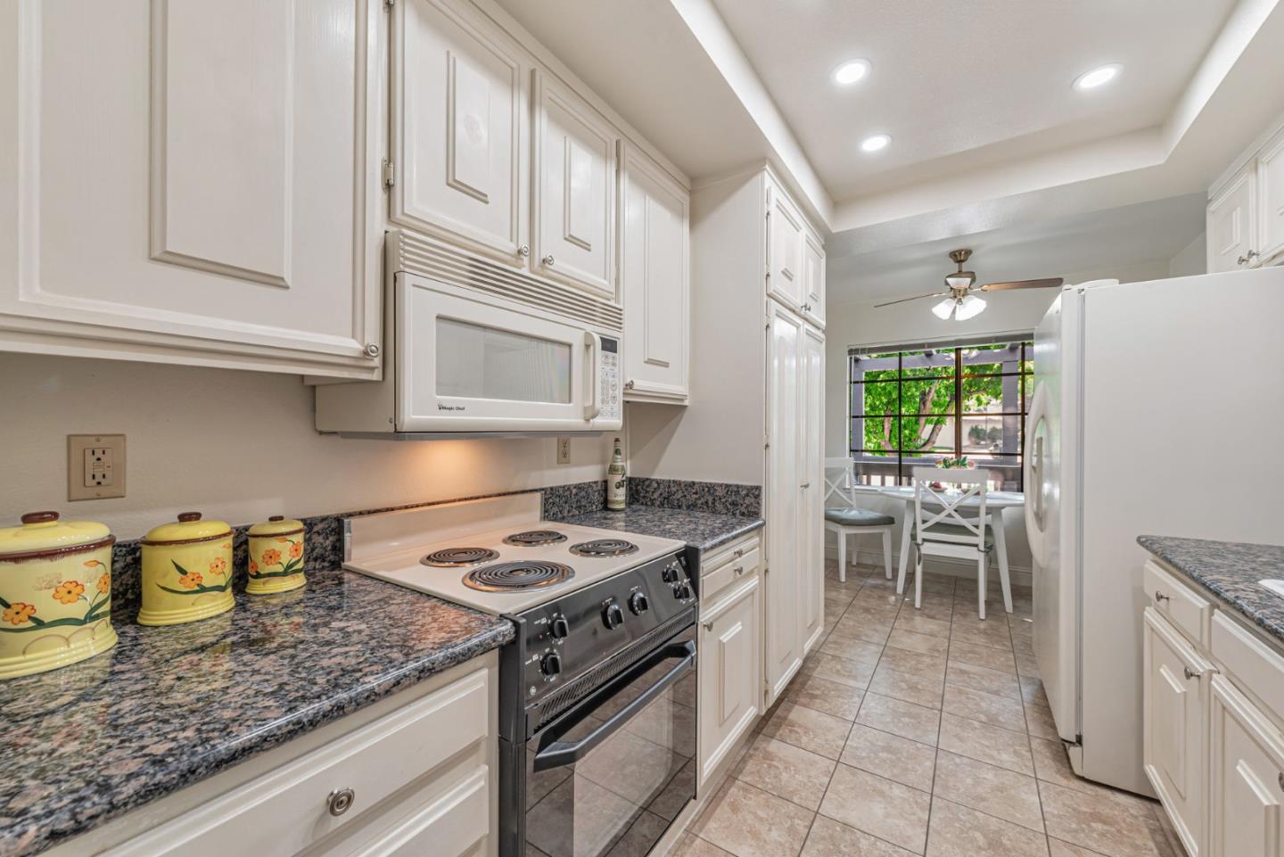 Detail Gallery Image 12 of 37 For 5271 Cribari, San Jose,  CA 95135 - 2 Beds | 2 Baths