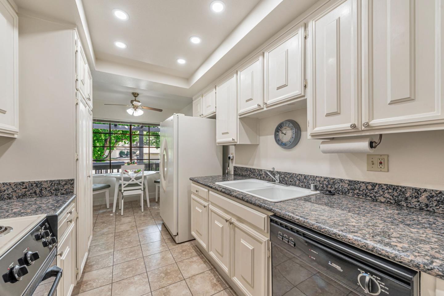 Detail Gallery Image 13 of 37 For 5271 Cribari, San Jose,  CA 95135 - 2 Beds | 2 Baths